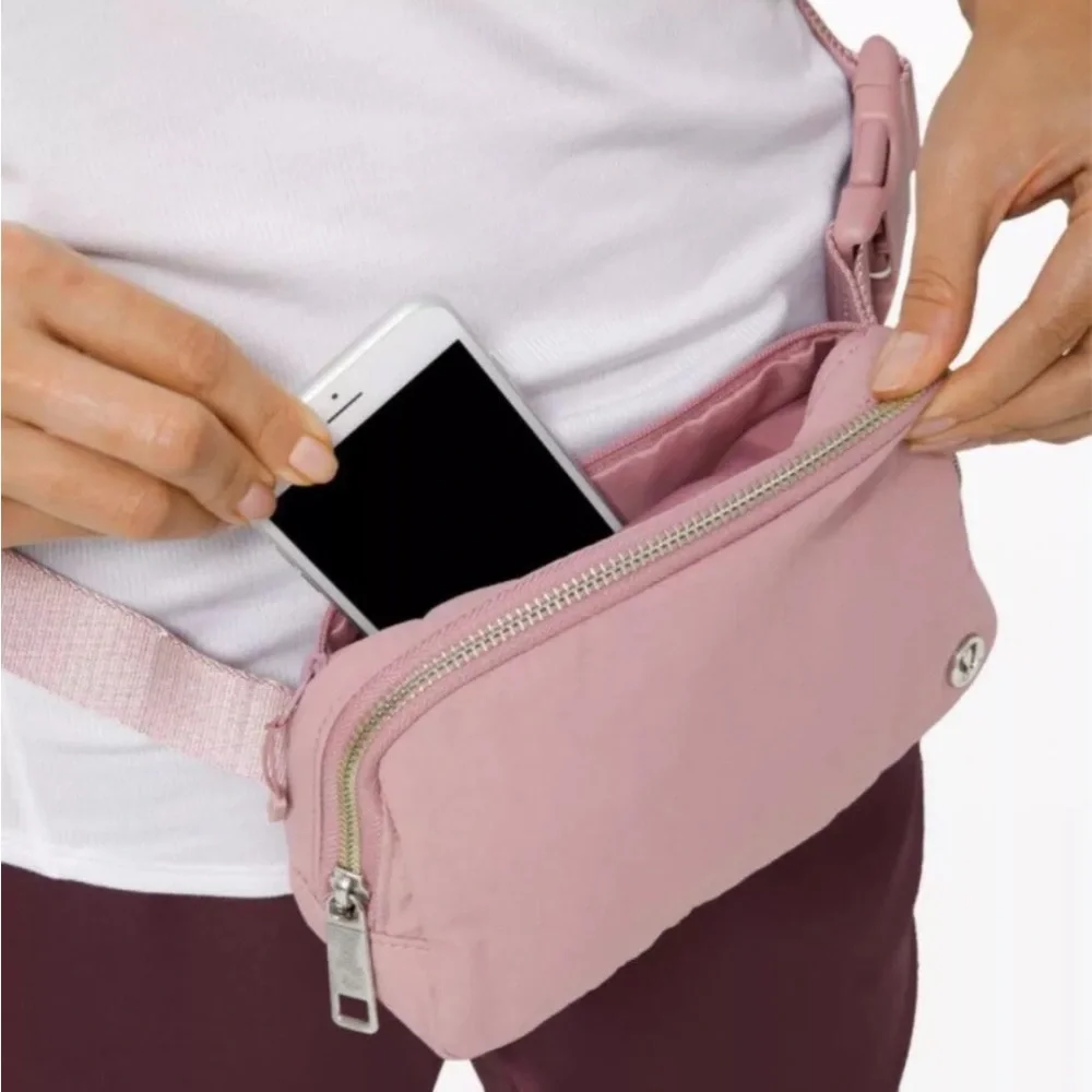 🆕 NWT Lululemon Everywhere Belt Bag 1L Pink Pastel - Picture 4 of 8